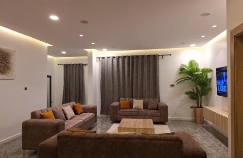 Uyo Apartamento | NPJ Fully Furnished 4 Bedroom Apartment in Uyo