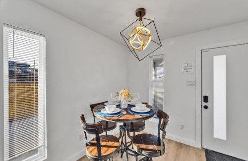 Northside Casa | Nr Dt Heights Games Wifi Pets Deck Yard