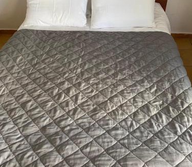 Larissa Apartamento | Nr1 White appartment w Luxury BA between Train St. and DT