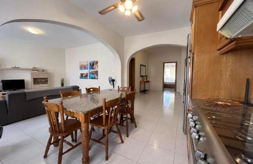 Marsaxlokk Apartamento | Nr41 Holiday Apartment - Close to Village Centre, Promenade, Shops & Restaurants