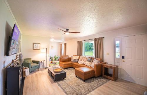 Summerlee Casa | NRG Retreat Pool, Games, Theater and Rock Walls