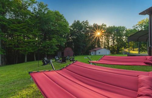 Summerlee Casa | NRG Retreat Pool, Games, Theater and Rock Walls