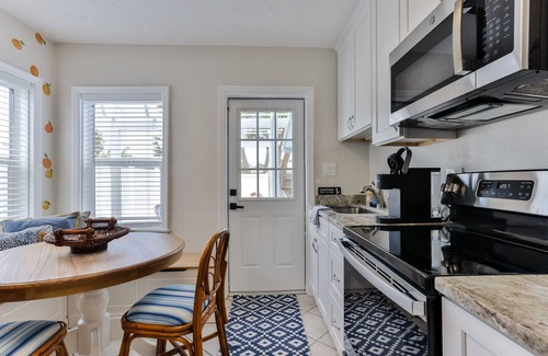 Boardwalk Casa | NSB 1/1 beachside pool home! blocks from Flagler Ave - pets welcome