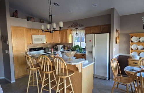 Springpointe Casa | Serenity Executive Home – Your Green Valley Getaway