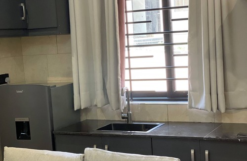 Kampala Apartamento | Nsiimenta Stay 1BR