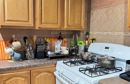 Queens Apartamento | Spacious Quaint Central Studio