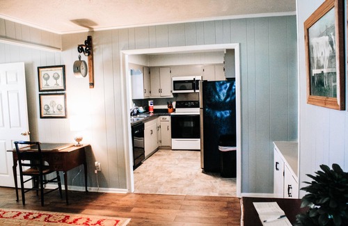 Morris Casa | Nubbintown UP House, Farm-Stay Vacation Escapada