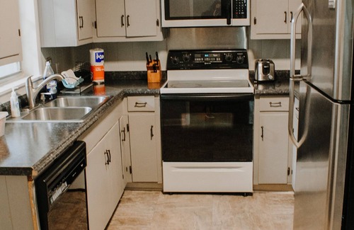 Morris Casa | Nubbintown UP House, Farm-Stay Vacation Escapada
