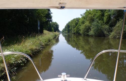 Luneau Alquiler De Eote | nuitée insolite aux berges d'un canal tranquille