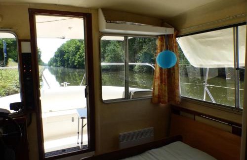 Luneau Alquiler De Eote | nuitée insolite aux berges d'un canal tranquille