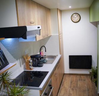 Quartier Vieux Marche-Cathedrale Apartamento | Nuit de la sagesse "jacuzzi terrasse et parking privé"