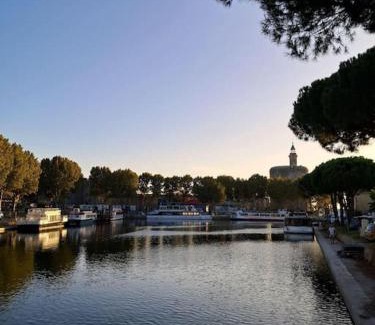 Aigues-Mortes Alquiler De Eote | Nuit insolite dans une péniche hollandaise