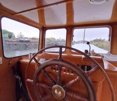 Aigues-Mortes Alquiler De Eote | Nuit insolite dans une péniche hollandaise