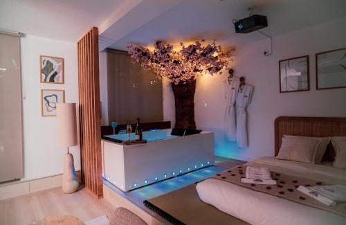 Guebwiller Apartamento | Nuit romantique, Suite avec jacuzzi et cinéma privé au design Japandi