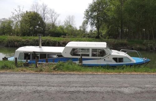 Saint-Hilaire-la-Palud Alquiler De Eote | Nuits insolites sur un bateau