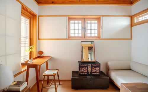 Seochon Villa | Numaru Stay - Luxury Private Hanoks in Seochon, Seoul