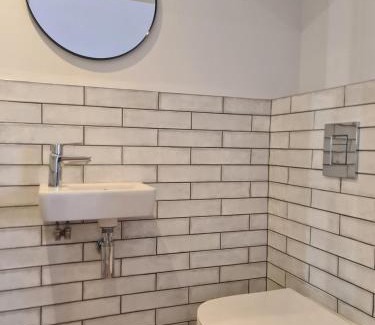 Topsham Casa | Number 10 - Stunning brand new house - sleeps 6 - free parking