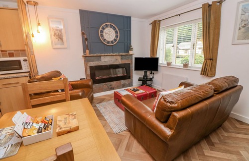 Camelford Cabaña | NUMBER 17 BELL COTTAGE, pet friendly in Camelford