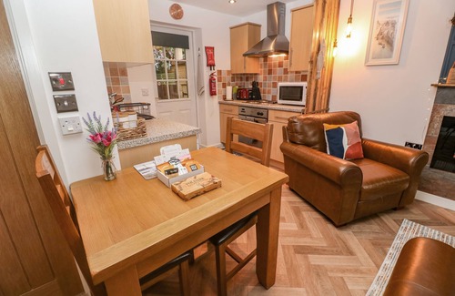 Camelford Cabaña | NUMBER 17 BELL COTTAGE, pet friendly in Camelford