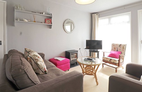 Fairbourne Casa | Number 57 by the Sea, a charming 2 bedroom bungalow by the sea for 5 people.