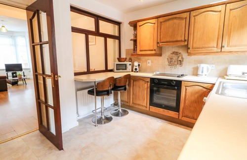 Belfast Cabaña | NUMBER 91, pet friendly, with open fire in Belfast, County Antrim