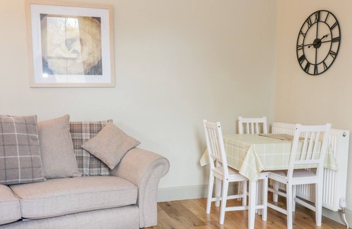 Jedburgh Apartamento | NUMBER EIGHT, romantic, character holiday cottage in Jedburgh