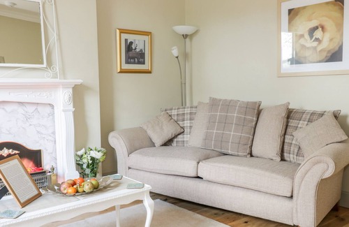 Jedburgh Apartamento | NUMBER EIGHT, romantic, character holiday cottage in Jedburgh