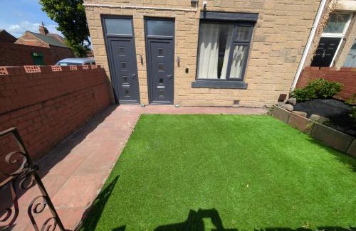 Birtley Apartamento | Numero Uno Ensuite 3BR Flat Hot Tub Wifi Parking