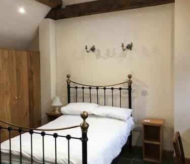 Measham Casa | Nuneaton - Cottage - Sleeps 2 - Parking - Garden
