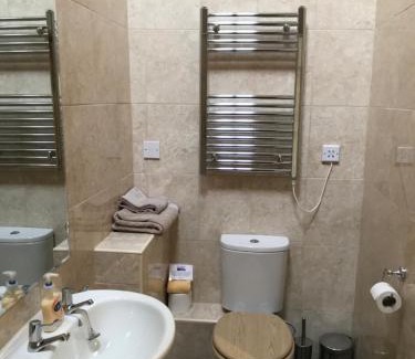Measham Casa | Nuneaton - Cottage - Sleeps 2 - Parking - Garden