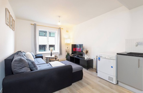 Nuneaton Casa | Nuneaton Retreat - City Centre - Parking - Nuneaton Station