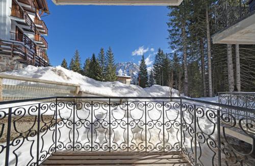 Campo Carlo Magno Apartamento | Nuovo Appartamento Super Vista a Campiglio Parking Privato