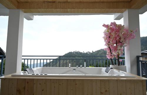Mussoorie Casa | Nuri By The Hills Mountain Retreat with Jacuzzi