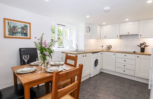 Sourton Cabaña | NUTHATCH COTTAGE, pet friendly, with a garden in Okehampton