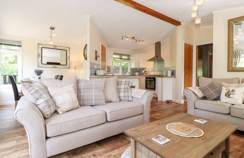 Troutbeck Cabaña | NUTKINS LODGE, pet friendly, with a garden in Windermere