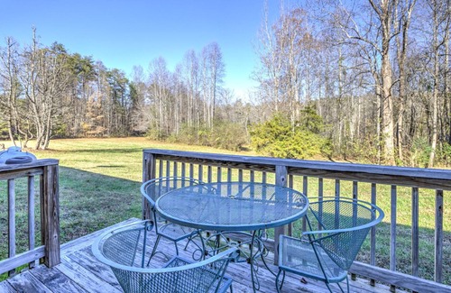 Helen Casa | NVM Shenandoah Peace - Pet Friendly Room at the Nacoochee Valley Motel