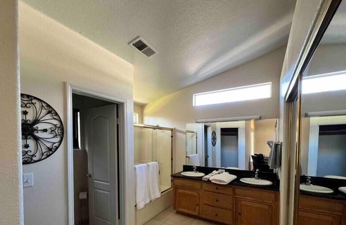 Fresno Casa | NW Fresno Home in quite relaxing neighborhood