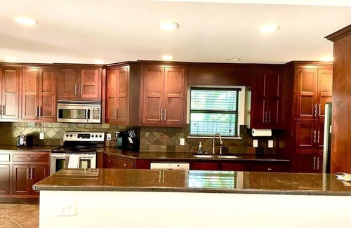 Fayetteville Casa | NWA Retreat by Scull Creek. Centrally located