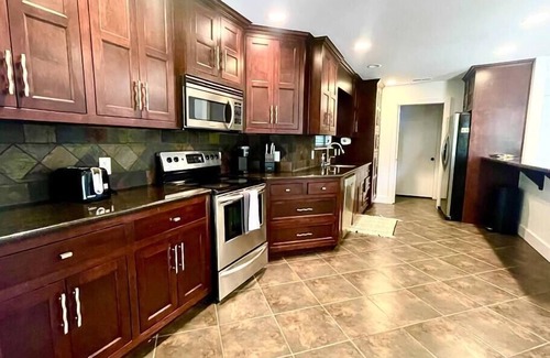 Fayetteville Casa | NWA Retreat by Scull Creek. Centrally located