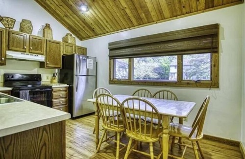 Timberline Condominio | ¡Condominio asequible de 3 bd, 2 ba de pendiente!