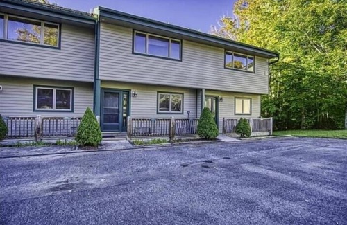 Timberline Condominio | ¡Condominio asequible de 3 bd, 2 ba de pendiente!