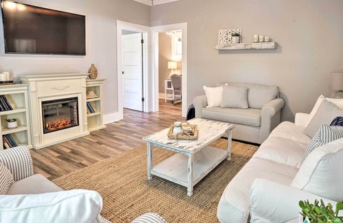 Ukiah Cabaña | NEW-Downtown Ukiah Cottage, 5 Mi al lago Mendocino