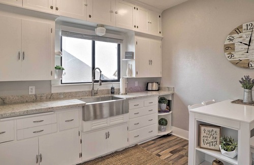 Ukiah Cabaña | NEW-Downtown Ukiah Cottage, 5 Mi al lago Mendocino