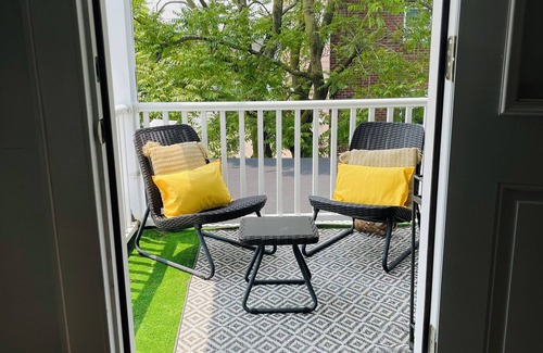 Schuylerville Apartamento | NY Private Rm w Daybed, Coworking Lobby Business Traveler Easy Parking, Balcony