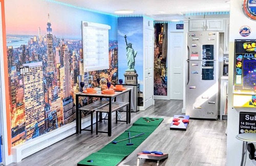 Elmont Casa | NY VIBEZ HOUSE! Cool Smart Home-2min to UBS Arena-10min to JFK/LGA-Free Parking!