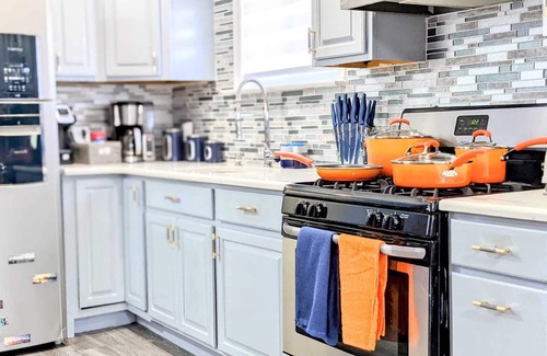 Elmont Casa | NY VIBEZ HOUSE! Cool Smart Home-2min to UBS Arena-10min to JFK/LGA-Free Parking!