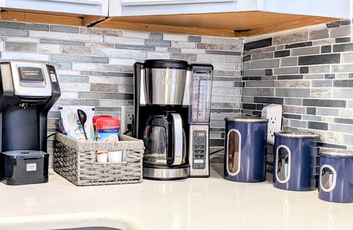 Elmont Casa | NY VIBEZ HOUSE! Cool Smart Home-2min to UBS Arena-10min to JFK/LGA-Free Parking!