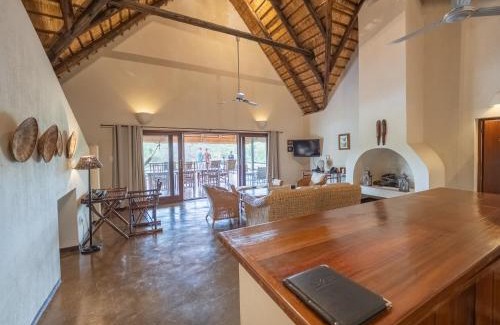Maruleng Cabina | Nyati Safari Lodge