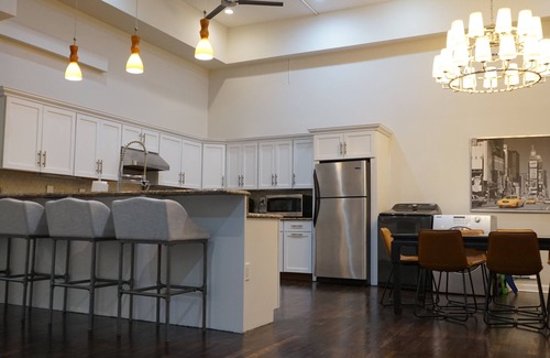 North Bergen Apartamento | NYC style loft apartment 10 min to Times Sq. 1 Parking space avail only.