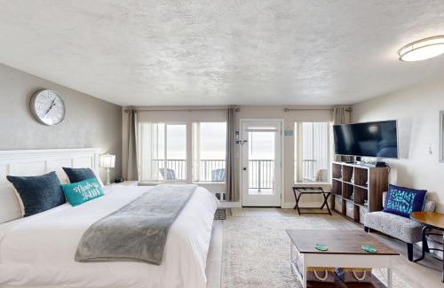 Newport Hotel | NYE Beach Haven Studio